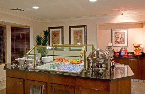 Palmdale Apartment | Accessible 1BR Suite w/Kitchen + Free Breakfast