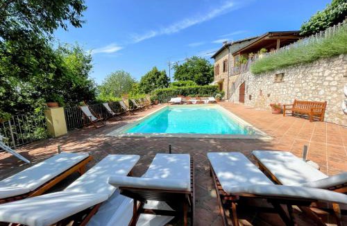 Spoleto House | Activities for the sporty Or be a lounge lizard Everything here Sleeps 10
