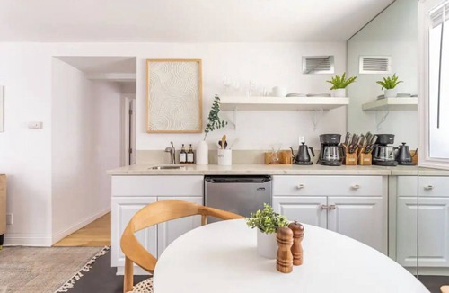 The Strand House | Adorable 1 bedroom suite in El Porto - new listing!