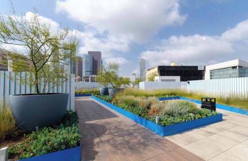 Little Tokyo Apartment | Adorable 2bed Apt with balcony & Rooftop Pool with stunning city skyline vi