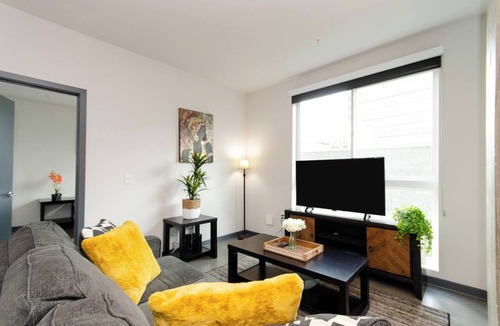Little Tokyo Apartment | Adorable 2bed Apt with balcony & Rooftop Pool with stunning city skyline vi
