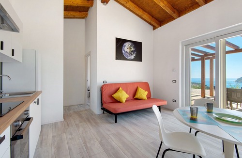Lacona Apartment | 'Adriana Bilocale' Apartment with Sea View, Wi-Fi and Air Conditioning