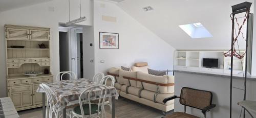 Borgio Verezzi Apartment | Affitti brevi Liguria - Villa Rocca mansarda