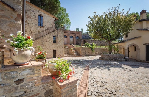 Montone Apartment | Agriturismo Borgo Pulciano in Montone