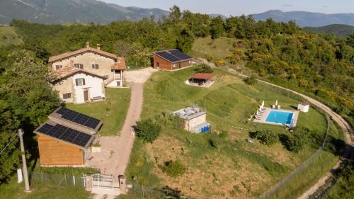 Gubbio House | AGRITURISMO BUON VENTO, Appartamento PICCOLI SOLI una chic country house in Gubbio Italy