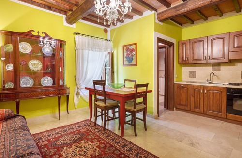 Foiano della Chiana Apartment | Agriturismo Santa Luce – Apartment 'Verbena' with Shared Pool, Wi-Fi and Air Conditioning
