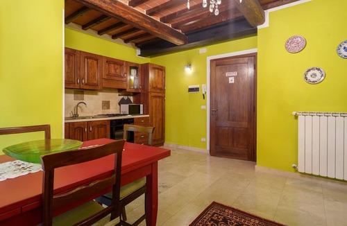 Foiano della Chiana Apartment | Agriturismo Santa Luce – Apartment 'Verbena' with Shared Pool, Wi-Fi and Air Conditioning