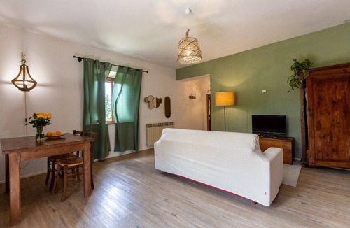Pomarance Apartment | Agriturismo San Carlo-apartment 2/4 people wi-fi pool restaurant garden San Carlo Bilo4