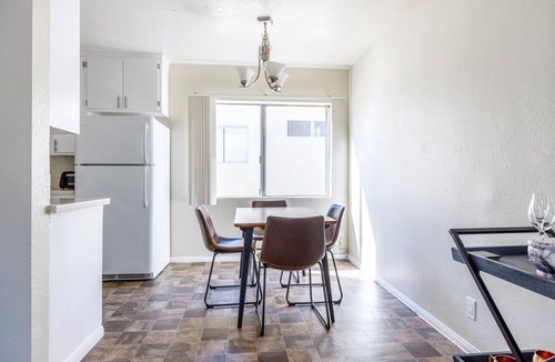 Sawtelle Apartment | Airy Brentwood 2BR, walk to Shops & Bars, by Blueground