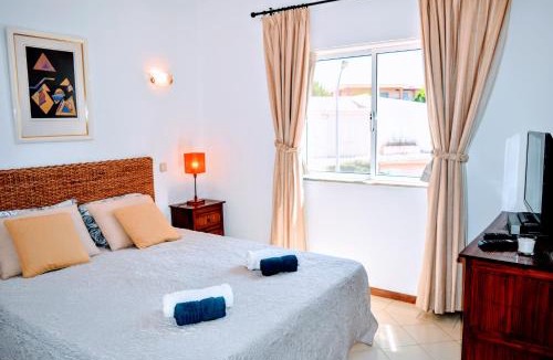 Montechoro Villa | Albufeira Elegance