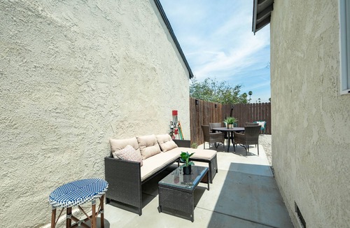 Alhambra House | ALHAMBRA 4 Bed home near DTLA w/Parking
