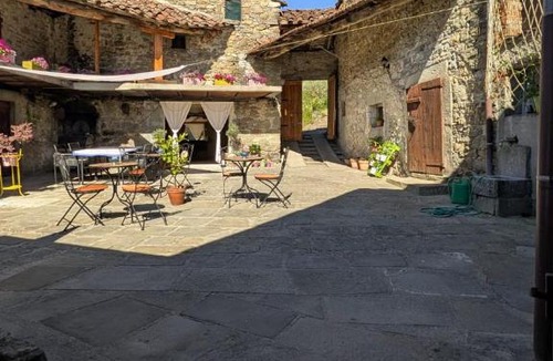 Casola in Lunigiana Bed & Breakfast | All About You Montefiore