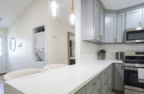 Lancaster House | ⁂ All-New ⁂ AC/Heat⁂W/D⁂ AC⁂ Pet Friendly ⁂ Yard⁂