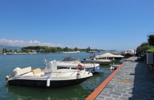 Bocca di Magra-La Ferrara Apartment | Alla Foce del Magra - sul fiume vicino al mare e alle Cinque Terre con posto barca