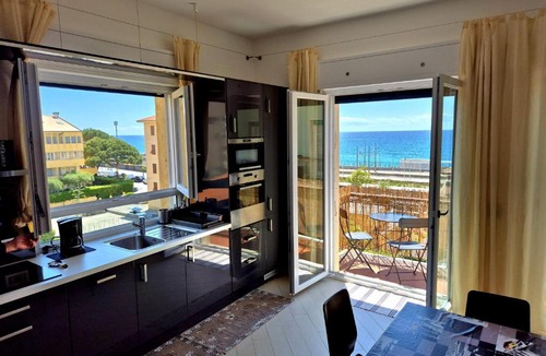 Lavagna Apartment | Alloggio Ametista frontemare con posto auto