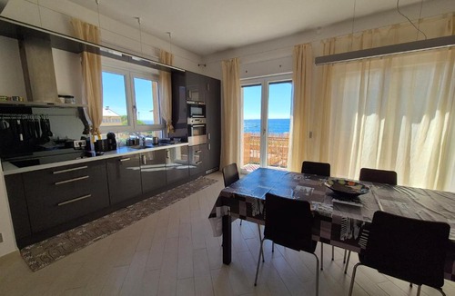 Lavagna Apartment | Alloggio Ametista frontemare con posto auto