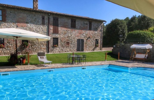 Todi Apartment | Alluring apartment in Todi with Swimming Pool