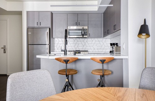 North Pine Apartment | Amazing Long Beach 1BR w/Pool & Gym, walk to Ocean Blvd, by Blueground