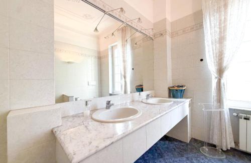 Genoa Apartment | Ampio Quadrilocale - 50metri Stazione Treni