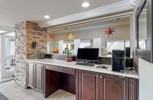 Zaferia House | An affordable hotel near Long Beach Airport!