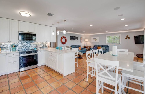 Summerland Key House | Anchors Aweigh: Stunning Oceanfront Views, Dockage, Private Pool, Tiki Hut, Spacious & Dog-Friendly!