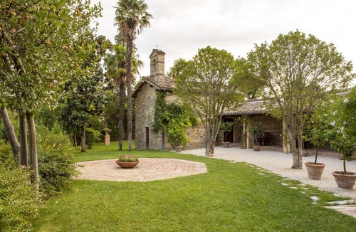 San Severino Marche Villa | Ancient noble country villa with a pool belonging to the Coletti family