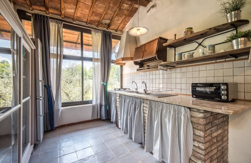 Radicondoli Apartment | Antique Barn Studio with Pool