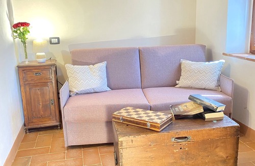 Cortona House | Antique Water Mill, Holiday House onthe WaterCreek10minTo Cortona shared pool AC
