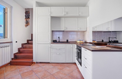 Ameglia Apartment | Apartment 'Casa L'approdo' with Shared Garden and Balcony