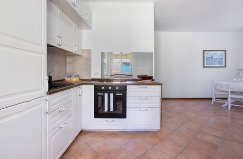 Ameglia Apartment | Apartment 'Casa L'approdo' with Shared Garden and Balcony