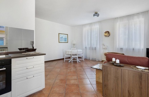 Ameglia Apartment | Apartment 'Casa L'approdo' with Shared Garden and Balcony