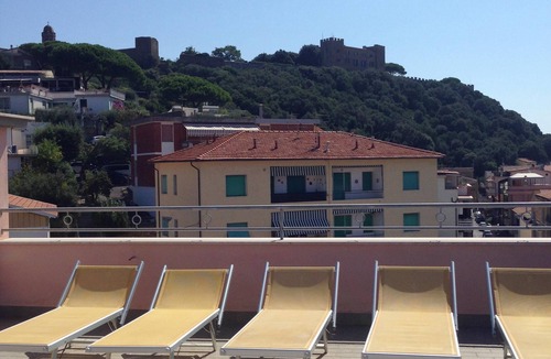 Castiglione della Pescaia Apartment | apartment with parking space a few steps from the sea (Cavour 1)