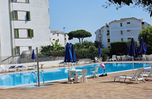 Cerenova Apartment | Apartment 20 Minutes from San Pietro: Your Coastal Paradise near Rome
