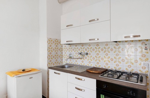 Diano Castello Apartment | Apartment '604' with Private Terrace and Shared Garden