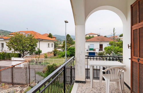 Diano Castello Apartment | Apartment '604' with Private Terrace and Shared Garden