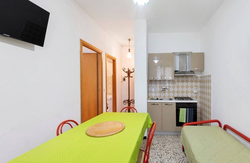 Diano Castello Apartment | Apartment '605' with Shared Garden