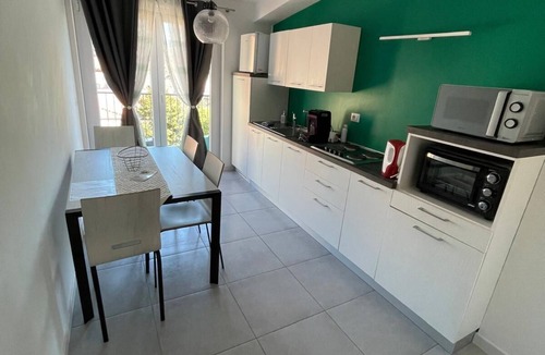 Marta Apartment | Apartment a stone's throw from the lake - Bisentina