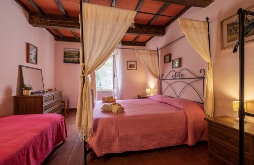 Magliano in Toscana Other | Apartment "Agriturismo La Pieve - Rose" with Shared Pool & Wi-Fi