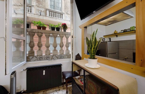 Genoa Historical Centre Apartment | Apartment 'Al Porto Antico' with Wi-Fi and Air Conditioning