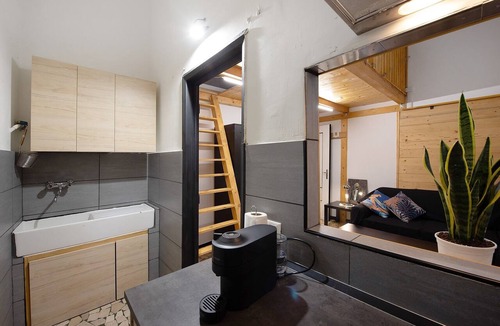 Genoa Historical Centre Apartment | Apartment 'Al Porto Antico' with Wi-Fi and Air Conditioning