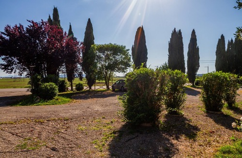 Campiglia Marittima Apartment | Apartment 'Borgo La Contessa - Caterina' with Shared Pool, Wi-Fi and Air Conditioning