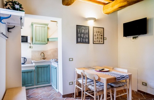 Campiglia Marittima Apartment | Apartment 'Borgo La Contessa - Guido' with Shared Pool, Wi-Fi and Air Conditioning