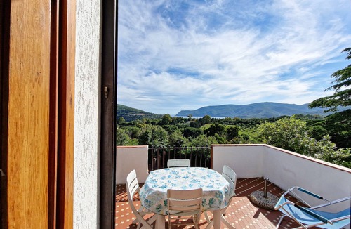 Lacona Apartment | Apartment 'Bilo Nr 10' with Mountain View and Shared Garden