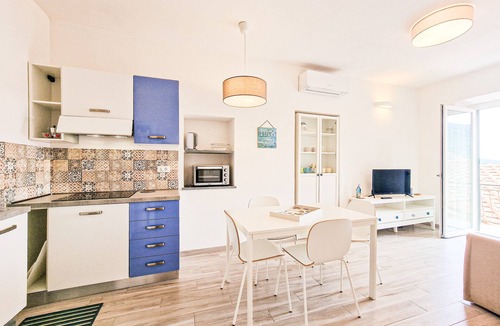 Rio nell'Elba Apartment | Apartment 'Bilo Terrazza Rio Elba' with Mountain View, Balcony and Air Conditioning