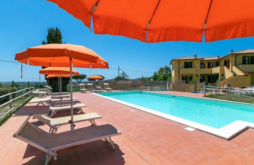Suvereto Apartment | Apartment Bilocale Canino with Terrace, Shared Pool & Wi-Fi