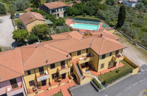 Suvereto Apartment | Apartment 'Bilocale Ciliegiolo' with Terrace, Shared Pool & Wi-Fi