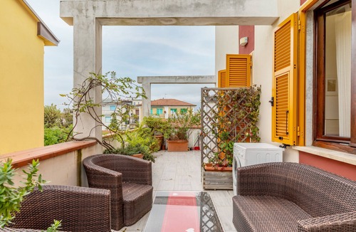 Marina di Carrara Apartment | Apartment 'Brezza Marina' with Sea View, Wi-Fi and Air Conditioning