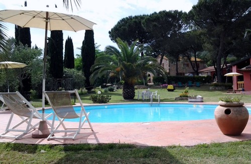 Suvereto Apartment | Apartment 'Cabernet' with Shared Pool, Private Terrace and Shared Garden