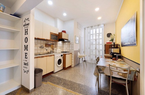 Savona Apartment | Apartment 'Caruggio Al Mare' with Balcony, Wi-Fi and Air Conditioning