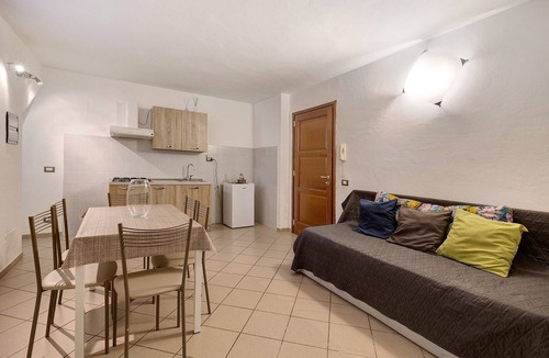 Gorra Apartment | Apartment 'Casa Chicken - Mare, Monti E Bikers' with Mountain View, Shared Pool and Wi-Fi